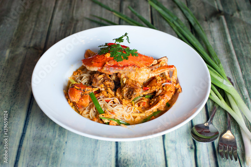 Fried crab with rice noodles