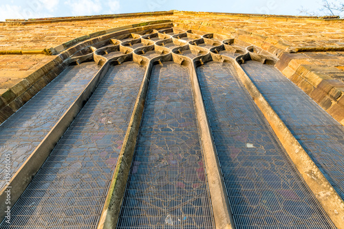Cuadro en lienzo Ancient church window in England