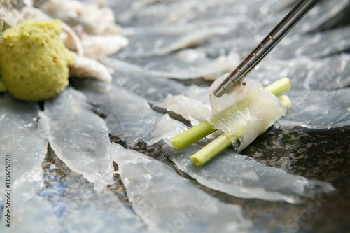 Fotografie blow fish with chopsticks