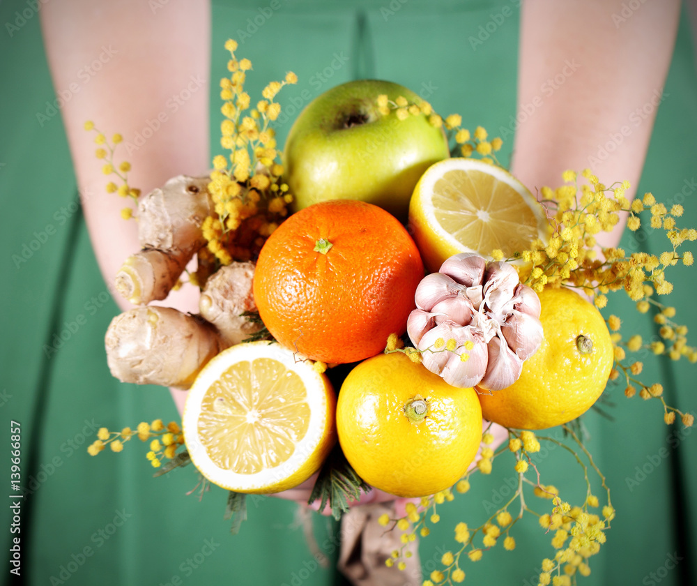 Букеты из фруктов Овощи : Имбирь; Фрукты : Лимон