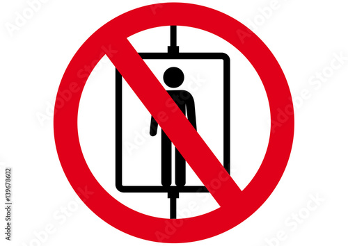 Schild Aufzug nicht benutzen; kein Personenaufzug
