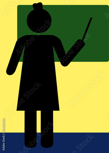 Lehrerin mit Zeigestab vor Tafel 