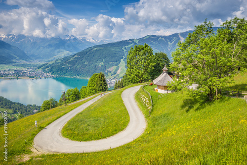 Schilderij op canvas Winding mountain road in the Alps in Zell am See, Austria