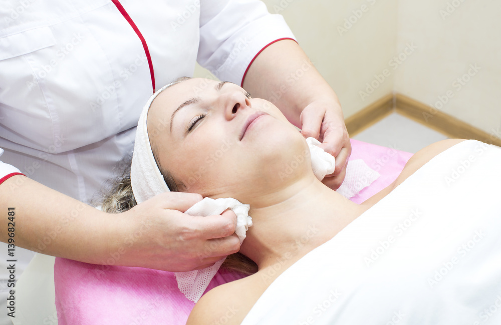 Process cosmetic mask of massage and facials in beauty salon Process cosmetic mask of massage and facials in beauty salon