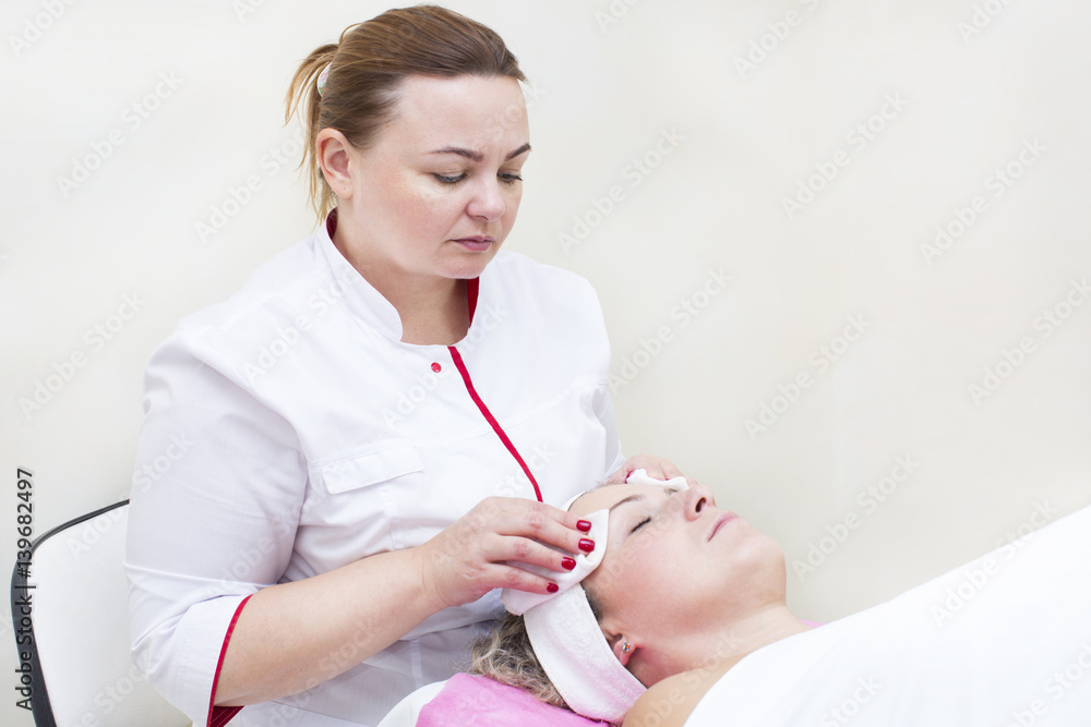 Process cosmetic mask of massage and facials in beauty salon Process cosmetic mask of massage and facials in beauty salon