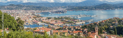 Tableau sur toile Vue d'ensemble de La Spezia, ville, port et arsenal de Ligurie, Italie