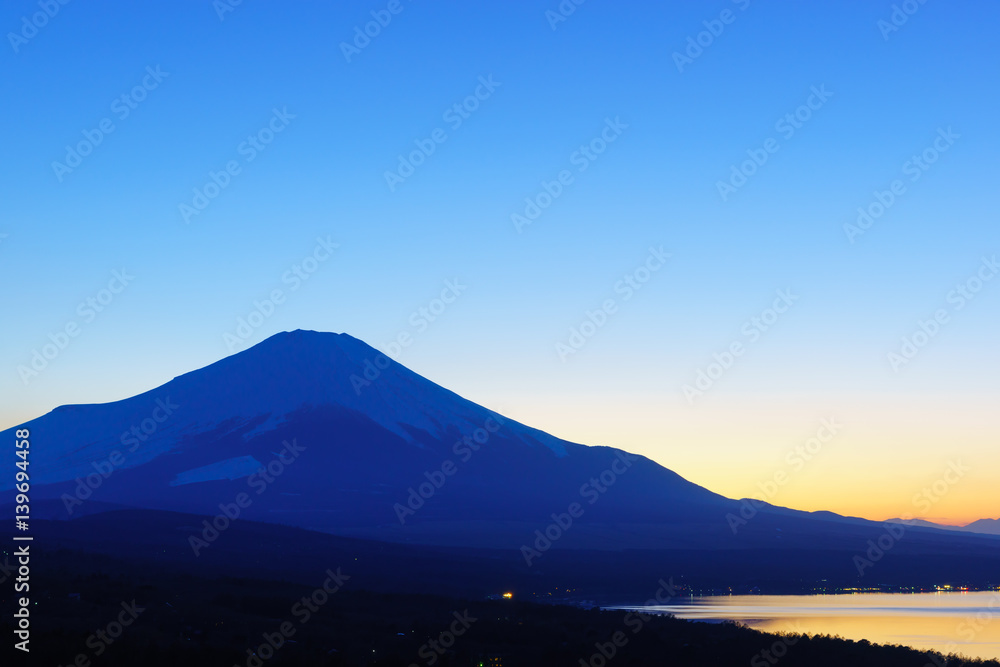 パノラマ台より望む富士山夕景