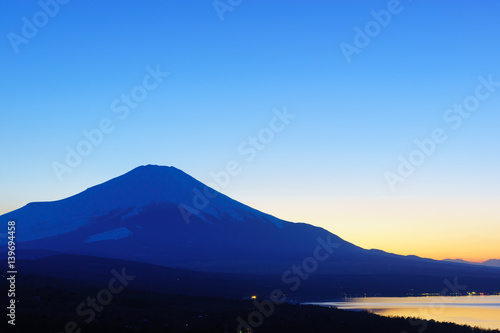 パノラマ台より望む富士山夕景 © Kazushi Inagaki
