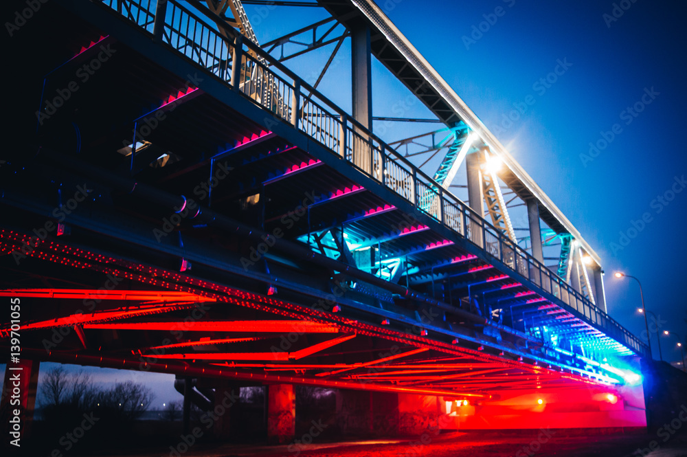 Oświetlony most 2 - obrazy, fototapety, plakaty 