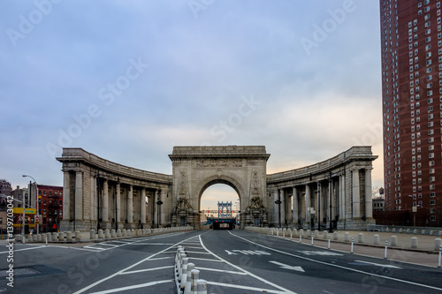Vászonkép Manhattan Bridge Arch Entrance - New York, USA