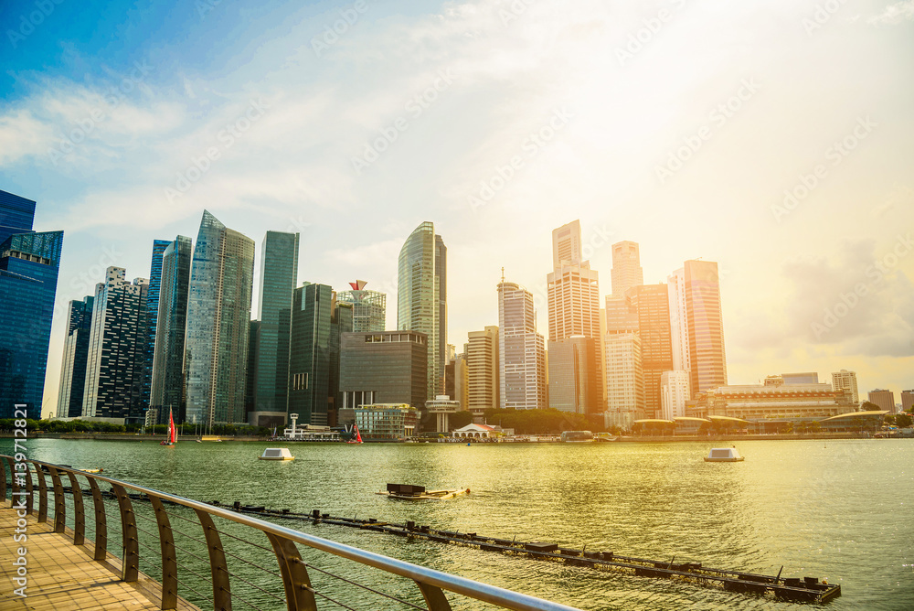 Fototapeta premium Singapore city skyline of business district downtown in daytime.