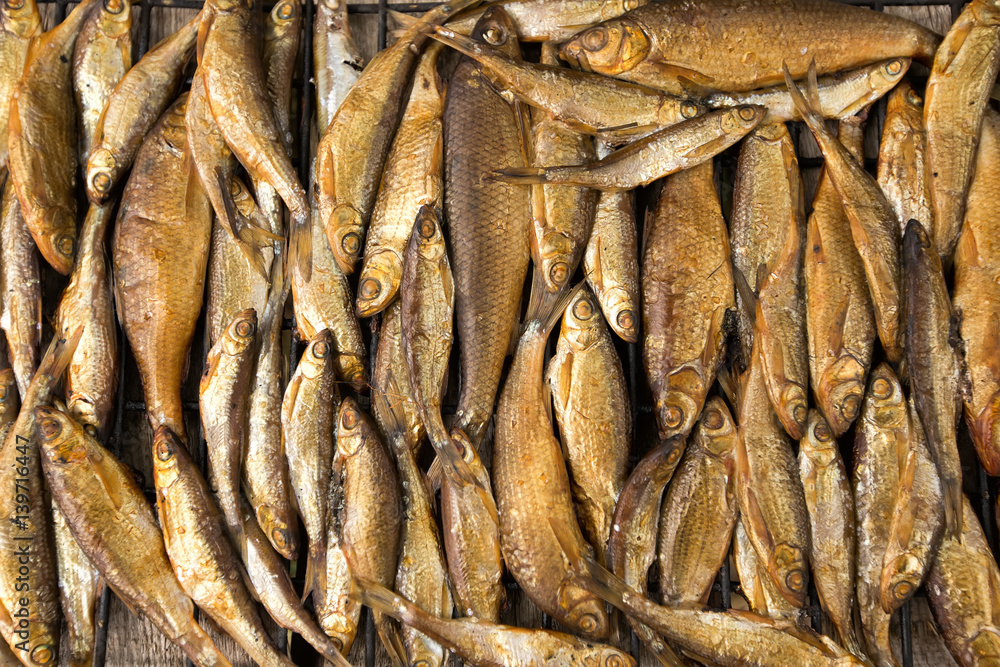 Obraz premium Smoked small fish