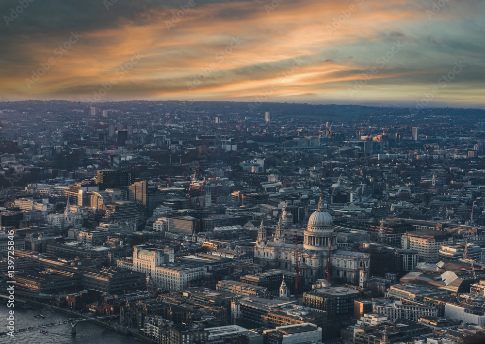 Obraz premium London aerial view at sunset.