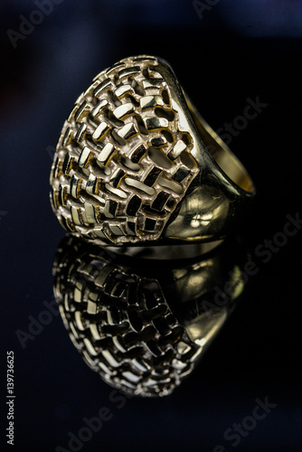 Elegant ring made of gold