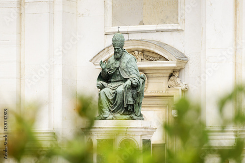 Statue Pope Sixtus V photo