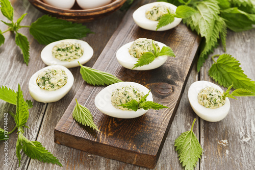 Boiled eggs stuffed with nettles