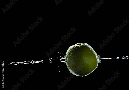 apple water arrow-pierced food, fres splash water action movement