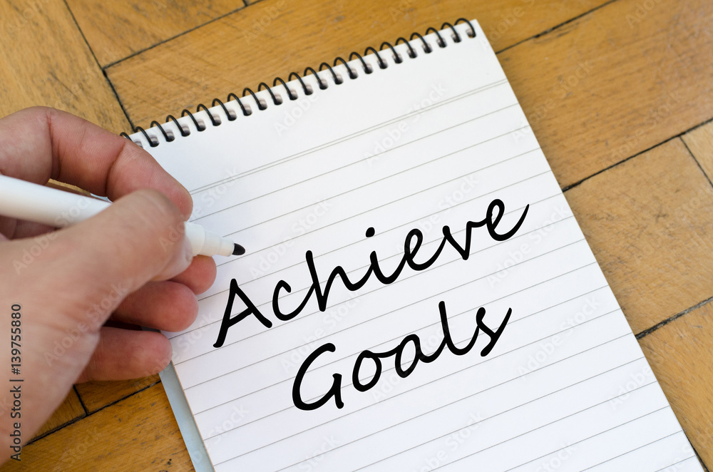 Obraz premium Achieve goals concept on notebook