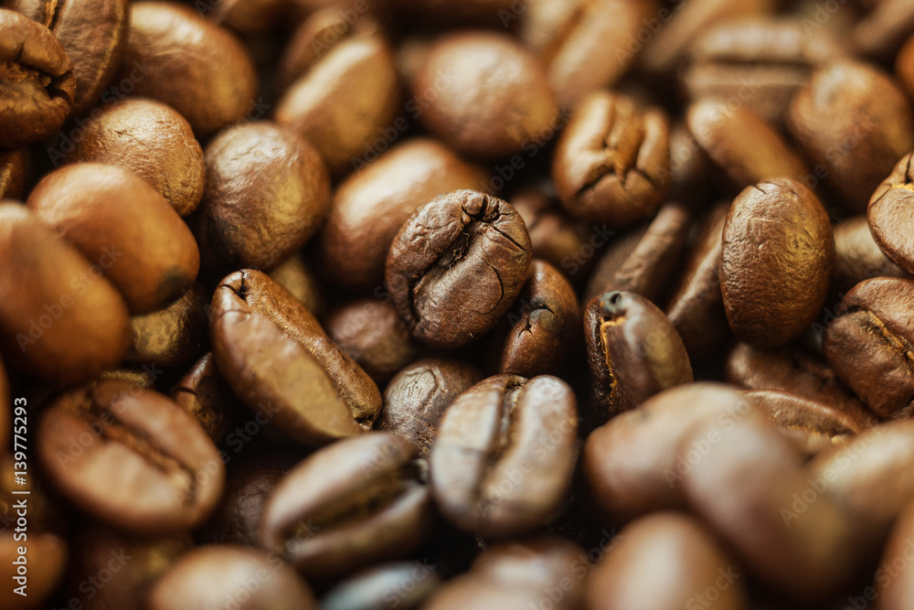 Fototapeta premium cracked on coffee beans closed up with selectived focus