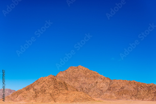 Desert landscape © Ni23