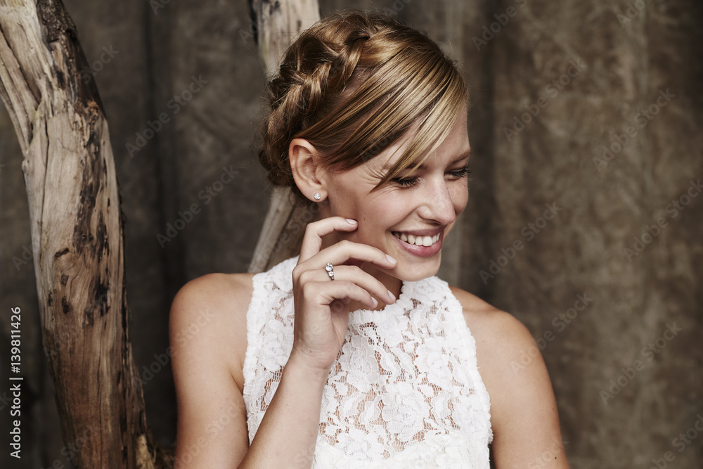 Fototapeta premium Excitable bride laughing in studio
