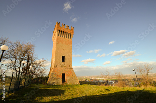 La torre del castello di Dinazzano . Reggio Emilia - Italia