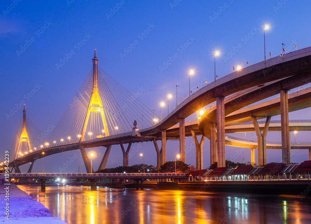 Obraz premium 8 marca 2017 Bhumibol Bridge Tajlandia