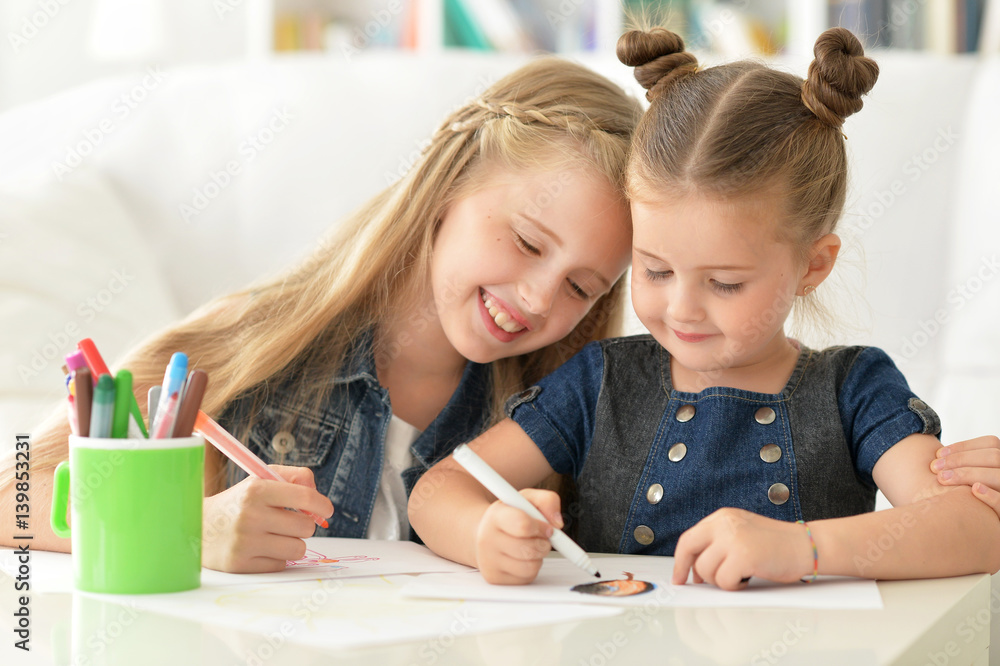 Fototapeta premium Sisters drawing with pencils
