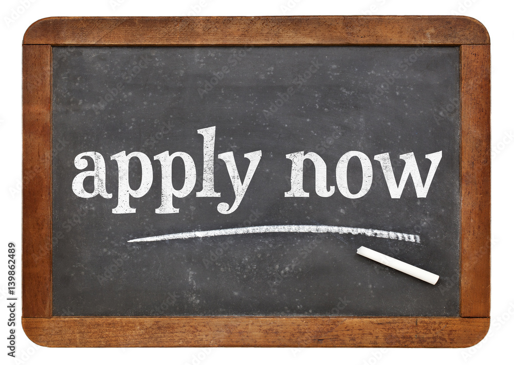 Obraz premium Apply now blackboard sign