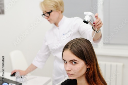 Trihoskopiya - is a method of hair examination using a special device - trihoskopa.