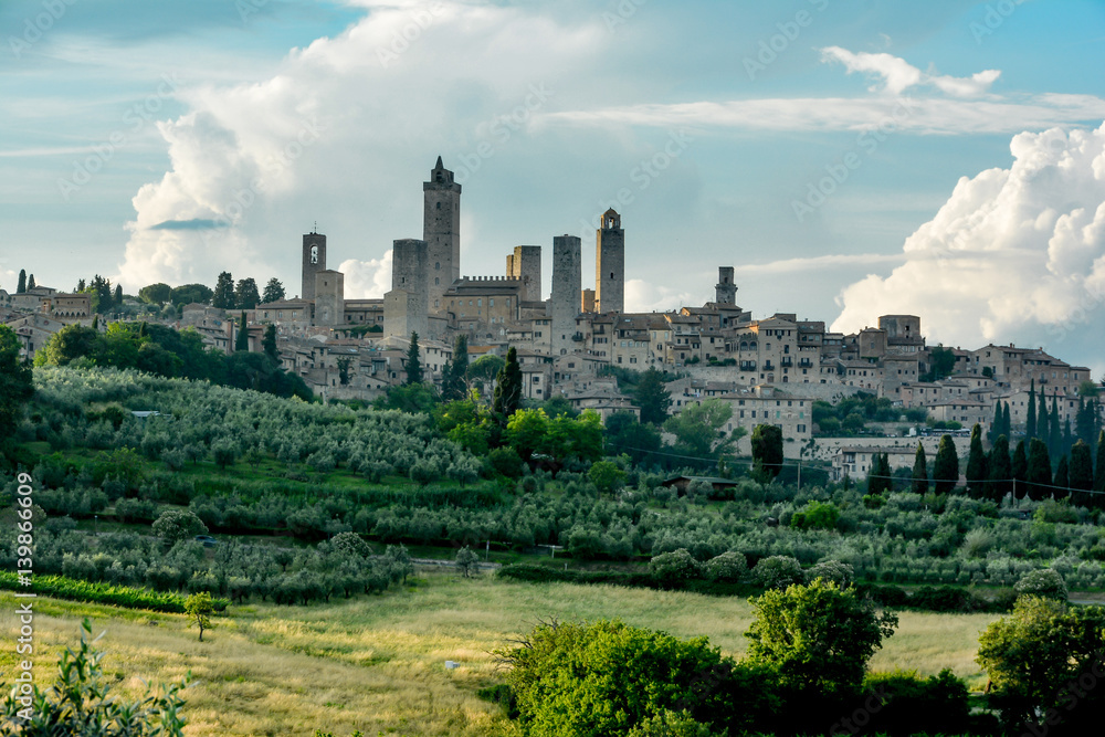 Fototapeta premium przegląd miasta wież San Gimignano w Toskanii