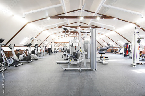 Obraz na płótnie Fitness hall with fitness machines w salonie