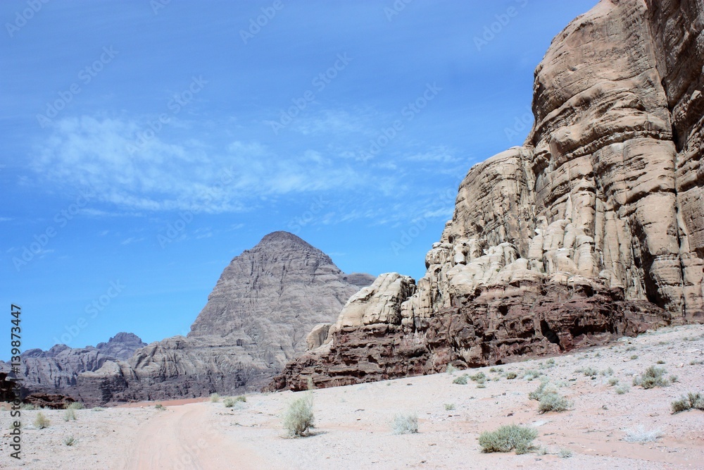 Fototapeta premium Jeep Safari in desert valley Wadi Ramm in Jordan 