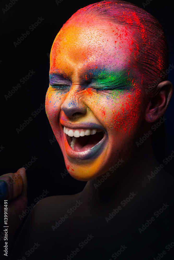 © Prostock-studio - Beauty with colorful make-up, dark background © Prostock-studio - Beauty with colorful make-up, dark background