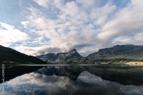 Fototapeta Naklejka Na Ścianę i Meble -  Reflection clouds and mountains on lake Vang in Norway