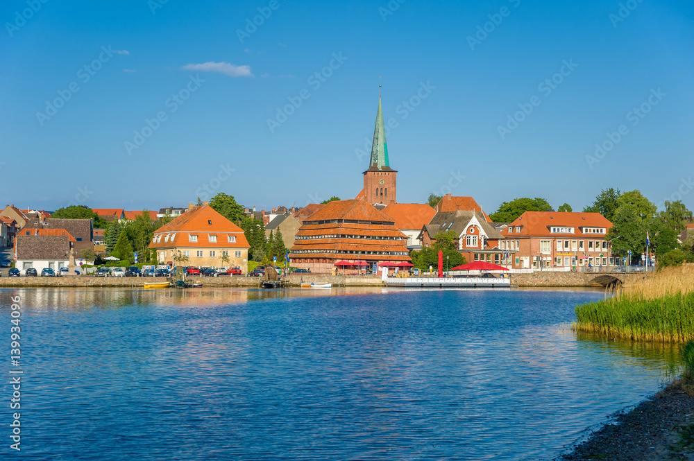 Naklejka premium Neustadt in Holstein mit Neustädter Binnenwasser
