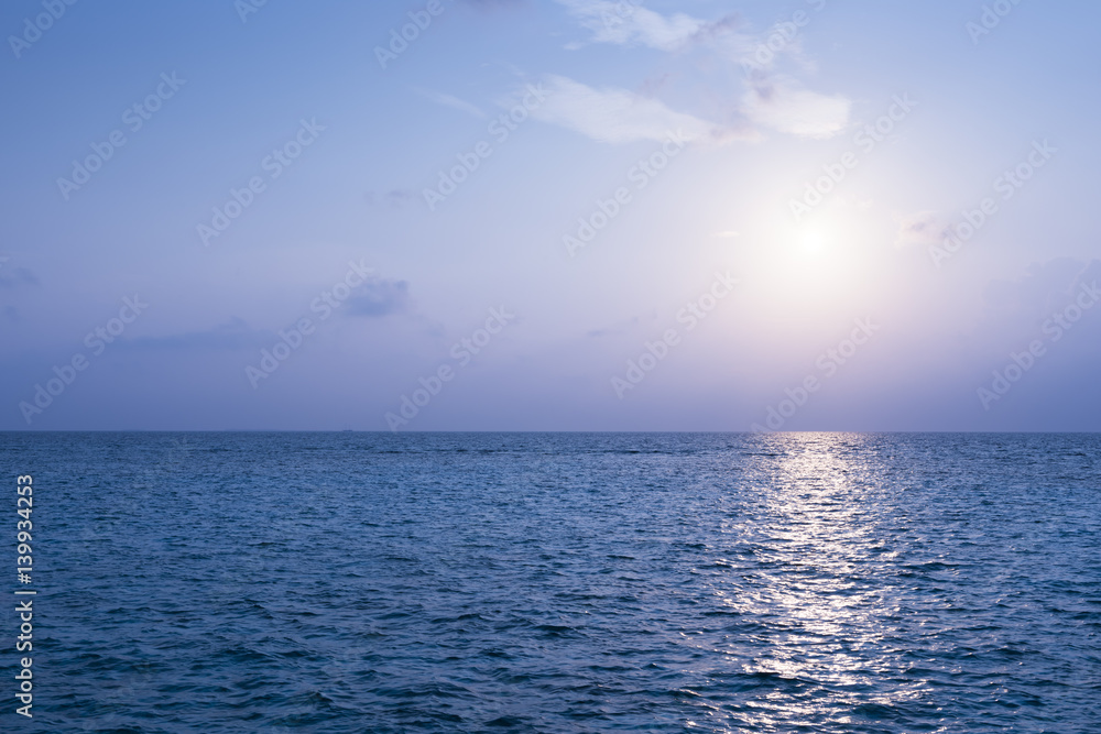 Obraz premium Indian Ocean. Bright sunset over the Indian Ocean.