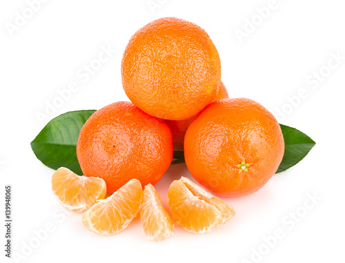 Ripe tangerines with leaves