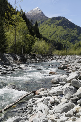 Fluss Isorno mit Pizzo Ruggia im Valle Onsernone, Italien photo