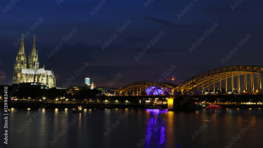 Panorama Rheinufer mit Rheinbrücke und Kölner Dom