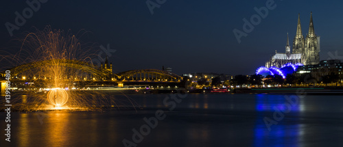 Lightainting am Rheinufer - Kölner Dom