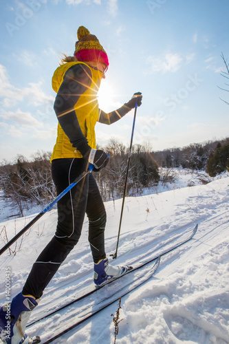 Obraz na płótnie Woman cross country skiing w salonie