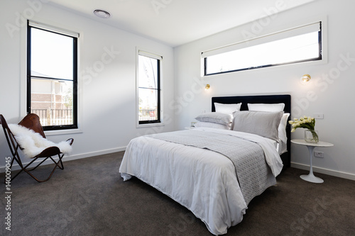 Fotografie Contemporary master bedroom suite in a luxury home