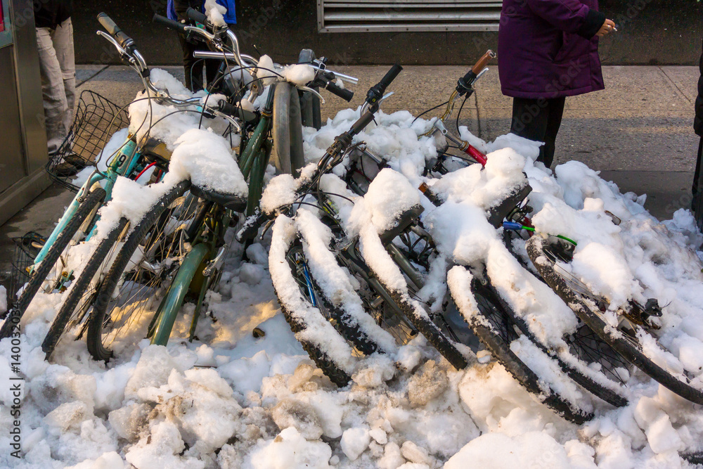 Obraz premium Bicycles under the snow