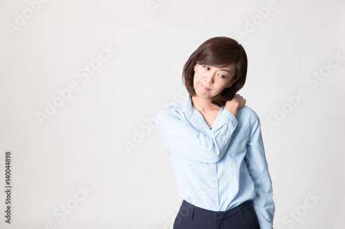 Free Download OLポートレート・ミドル女性(白バック) - GFXLoad
