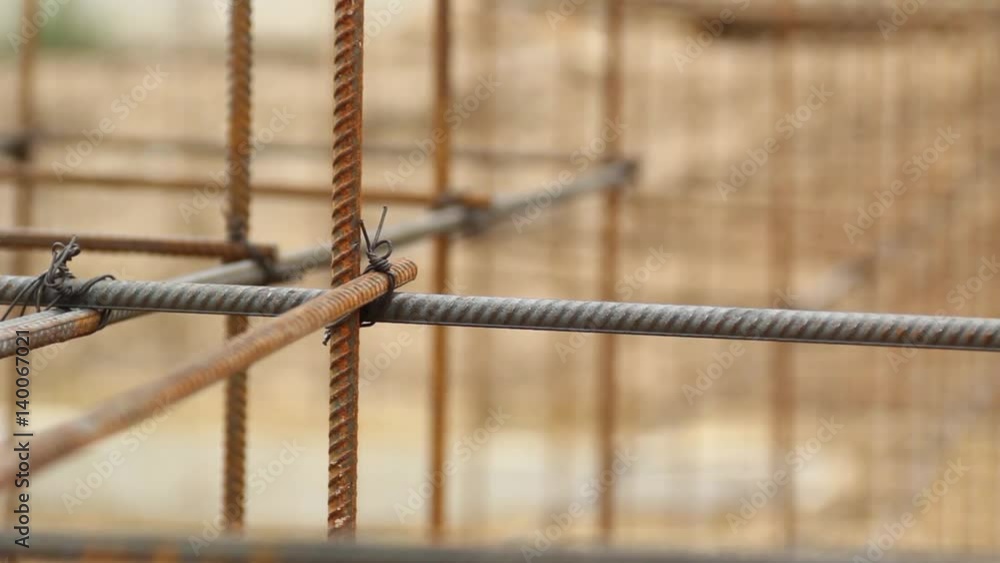 Building construction for concrete casting with defocusing Building construction for concrete casting with defocusing