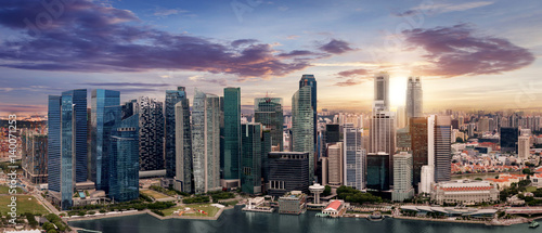 Die Skyline von Singapur bei Sonnenuntergang © moofushi