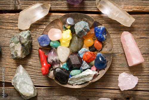 Canvastavla Multiple semi precious gemstones on board