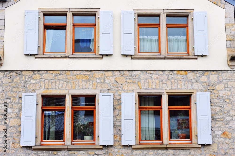 Renoviertes altes Fenster, Südhessen