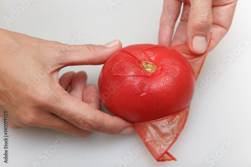 removing the peel from tomatoes